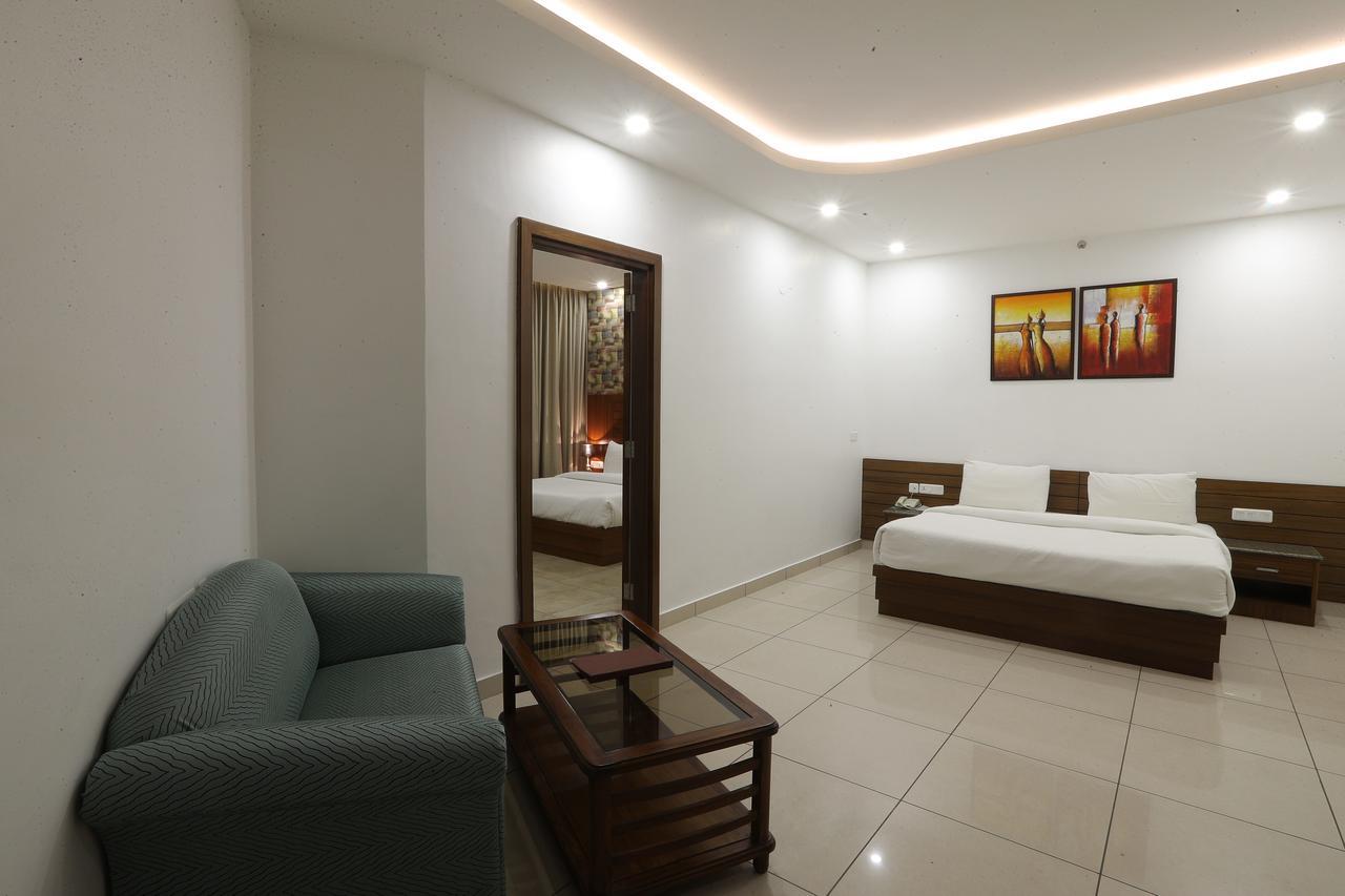 Grand Hotel Nawanshahr Nawāshahr Eksteriør bilde