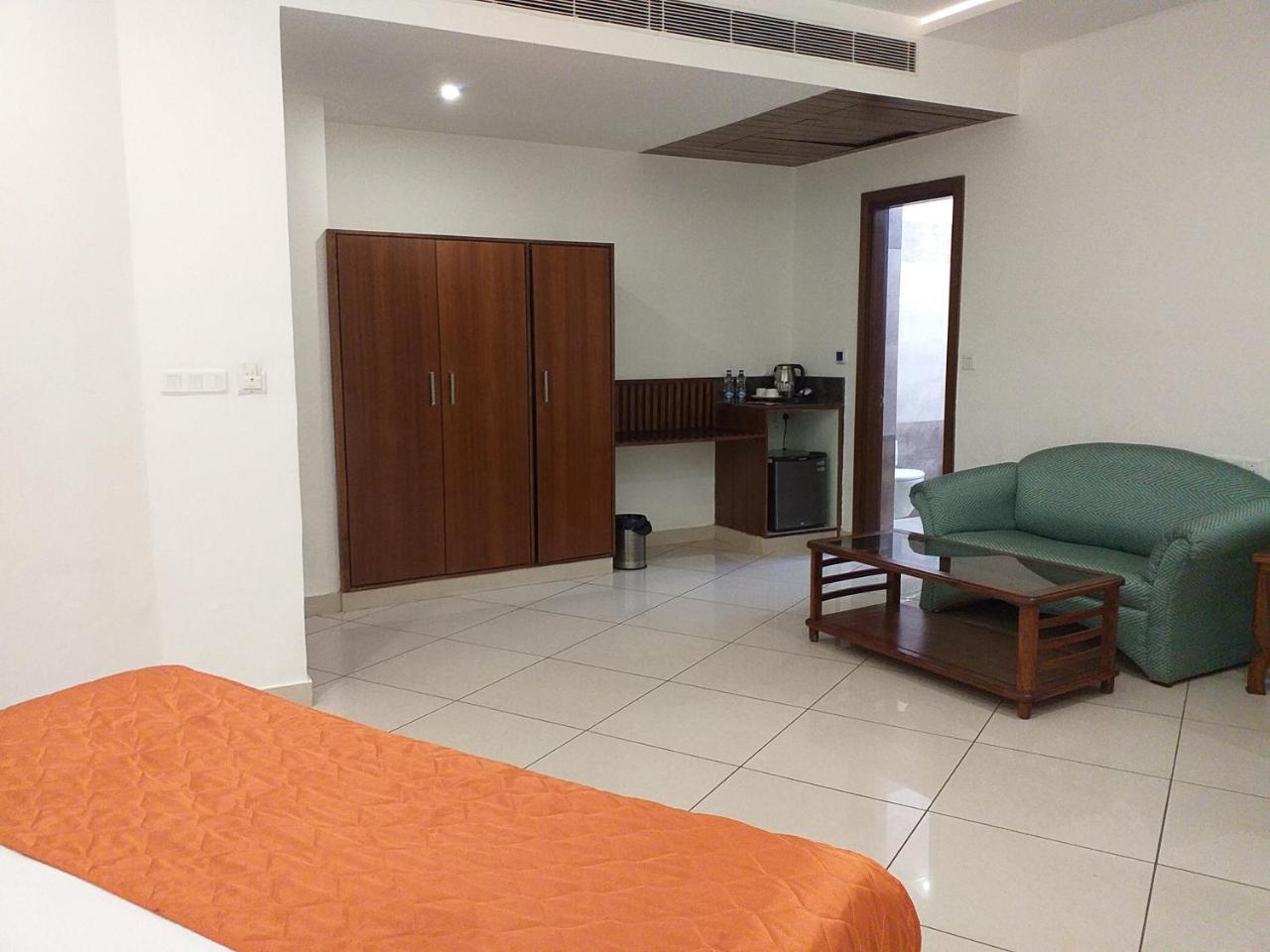 Grand Hotel Nawanshahr Nawāshahr Eksteriør bilde